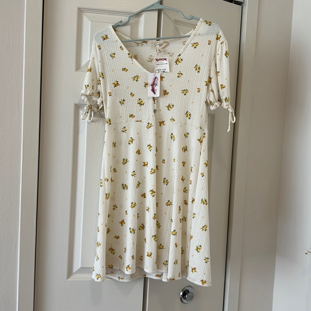 Floral spring dress never worn